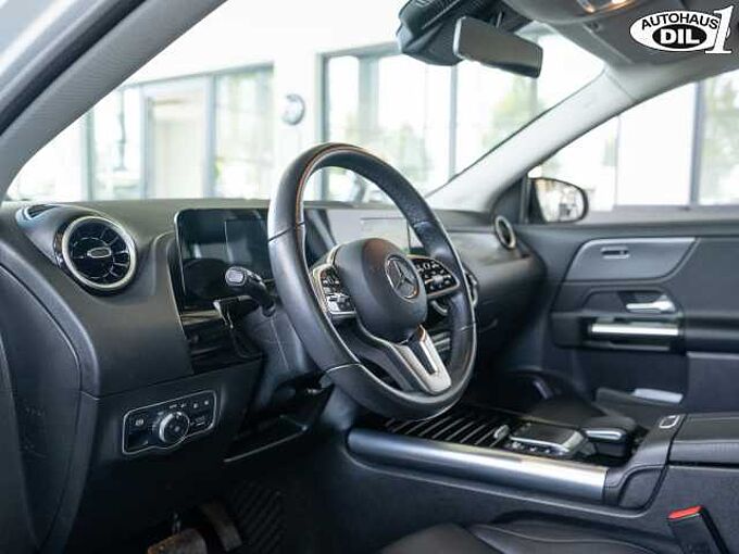 Mercedes-Benz GLA 200 d 8G-DCT *Distr+*AHK*LED*R-KAMERA*