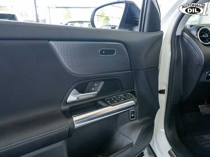 Mercedes-Benz GLA 200 d 8G-DCT *Distr+*AHK*LED*R-KAMERA*