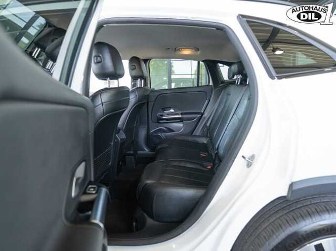 Mercedes-Benz GLA 200 d 8G-DCT *Distr+*AHK*LED*R-KAMERA*