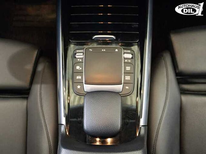 Mercedes-Benz GLA 200 d 8G-DCT *Distr+*AHK*LED*R-KAMERA*