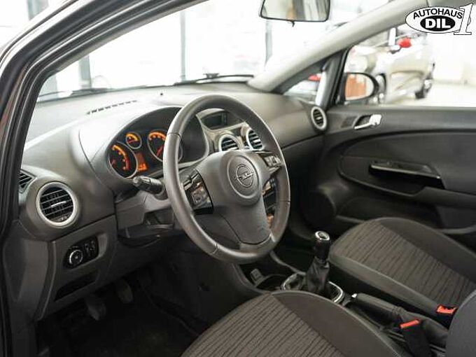 Opel Corsa 5-Türer 1.4 16V Selection