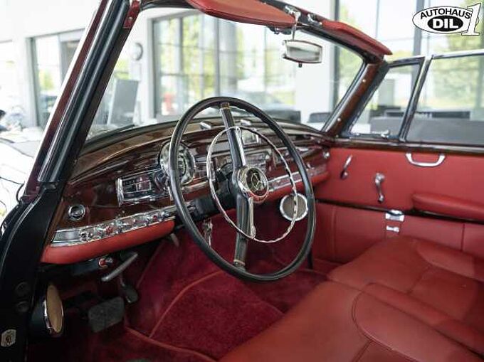 Mercedes-Benz Mercedes-Benz 300d Adenauer Cabrio