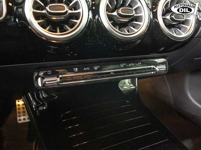 Mercedes-Benz CLA 200 SB 7G-DCT *AMG*R-KAMERA*AMBIENTE*LED*