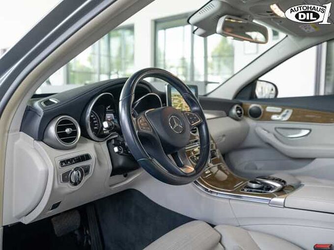 Mercedes-Benz C 250 T D Avantgarde 4M *RFK*PANO*AHK*DIST+*