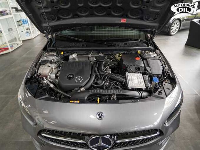 Mercedes-Benz A 180 7G-DCT AMG Line *Totwinkel*Park*Spur*Night*
