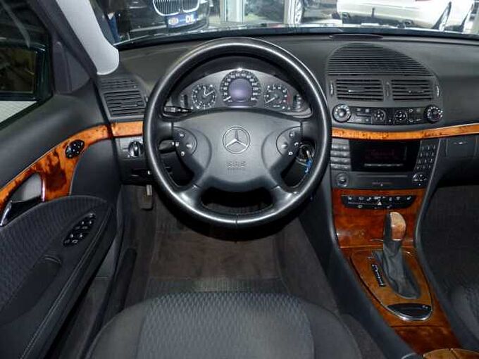 Mercedes-Benz E 240 T Elegance *XENON*PARKTRONIC*