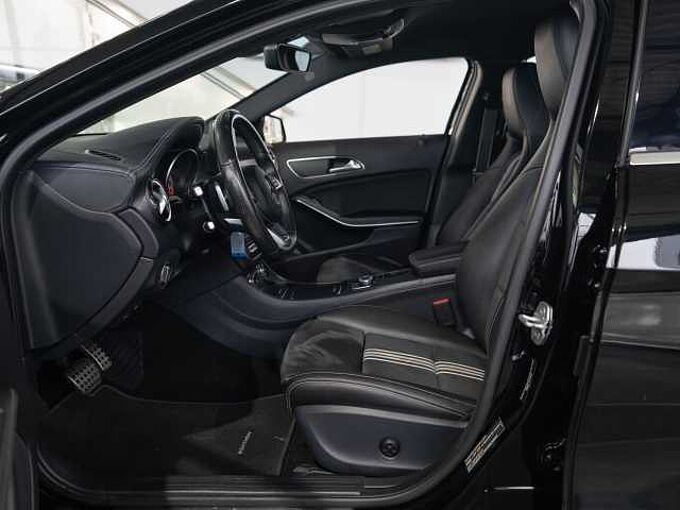 Mercedes-Benz GLA 220 d 4Matic AMG Line *1.Hand*MwSt*SHZ*