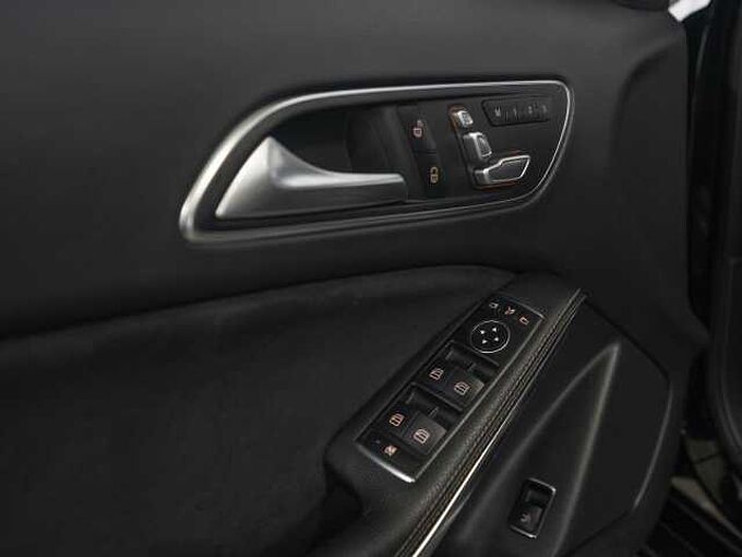 Mercedes-Benz GLA 220 d 4Matic AMG Line *1.Hand*MwSt*SHZ*