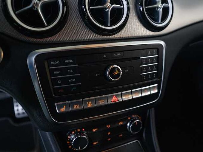 Mercedes-Benz GLA 220 d 4Matic AMG Line *1.Hand*MwSt*SHZ*