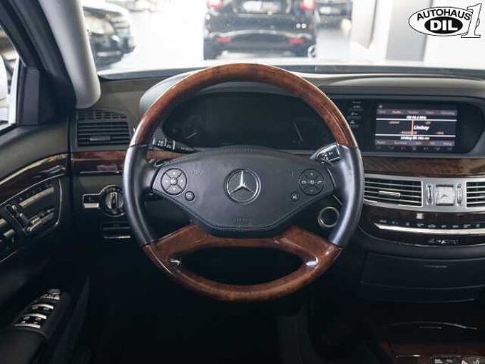 Mercedes-Benz S 500 4Matic BlueEFFICIENCY DISTRONIC PLUS + LED