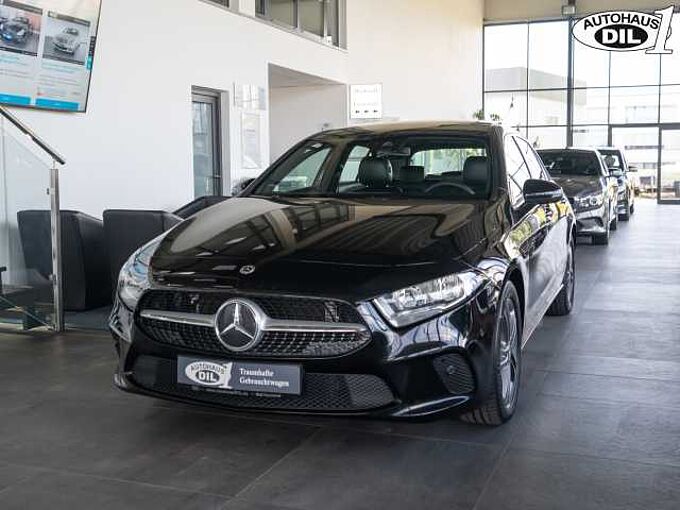 Mercedes-Benz A 180 d 7G-DCT *1.Hand*MwSt*RFK*Pano*