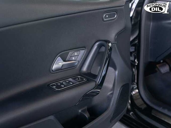 Mercedes-Benz A 180 d 7G-DCT *1.Hand*MwSt*RFK*Pano*
