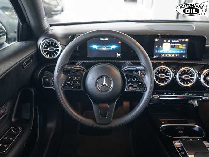 Mercedes-Benz A 180 d 7G-DCT *1.Hand*MwSt*RFK*Pano*
