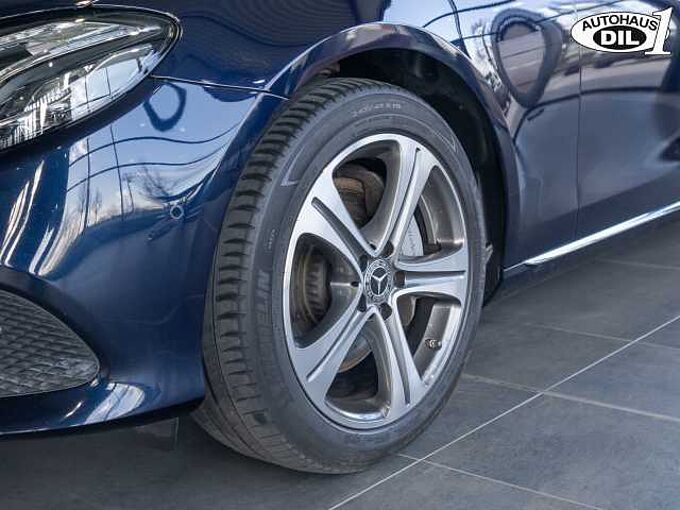 Mercedes-Benz E 220 d T * 360° * * DISTRONIC PLUS *
