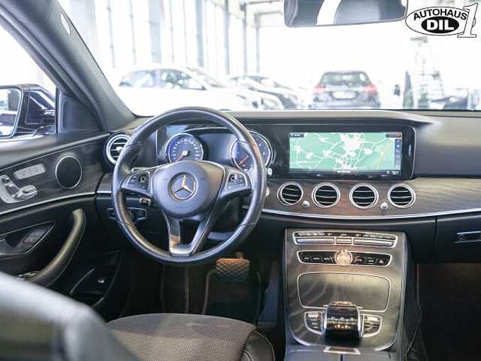 Mercedes-Benz E 220 d T * 360° * * DISTRONIC PLUS *