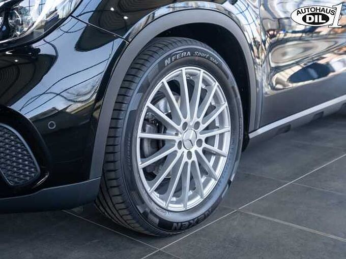 Mercedes-Benz GLA 180 * 1.Hand * Panorama-Schiebedach *