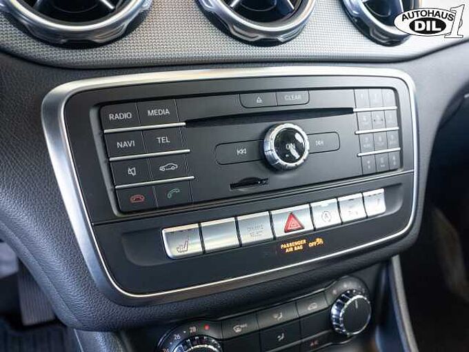 Mercedes-Benz GLA 180 * 1.Hand * Panorama-Schiebedach *