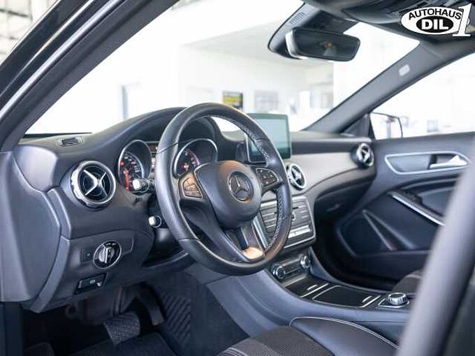 Mercedes-Benz GLA 180 * 1.Hand * Panorama-Schiebedach *
