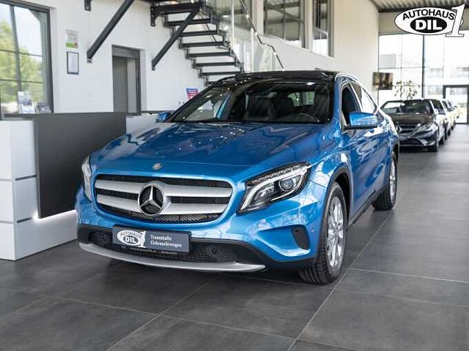 Mercedes-Benz GLA 180 * RFK * Panorama-Schiebedach *