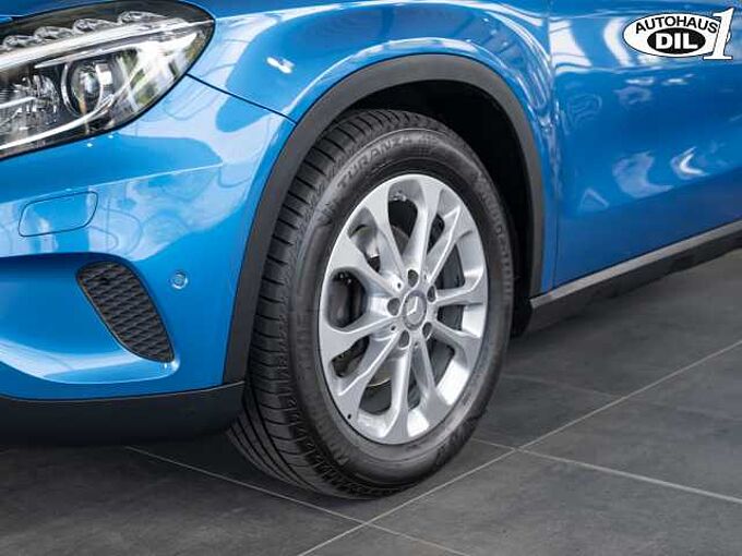 Mercedes-Benz GLA 180 * RFK * Panorama-Schiebedach *