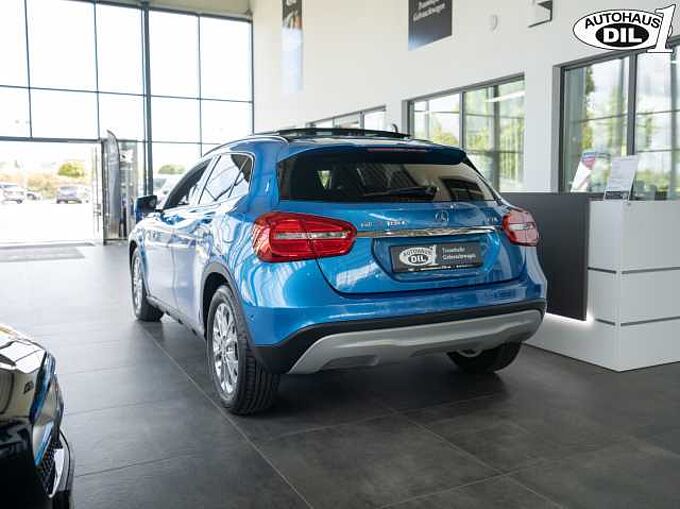 Mercedes-Benz GLA 180 * RFK * Panorama-Schiebedach *