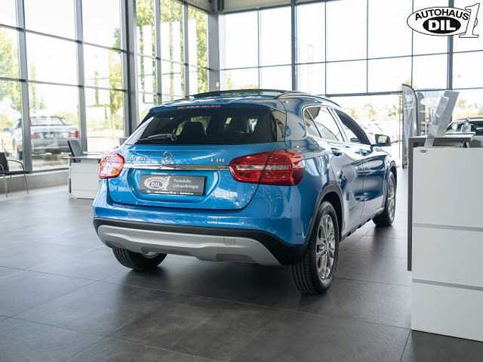Mercedes-Benz GLA 180 * RFK * Panorama-Schiebedach *