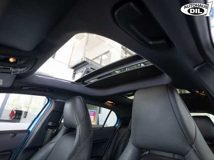 Mercedes-Benz GLA 180 * RFK * Panorama-Schiebedach *