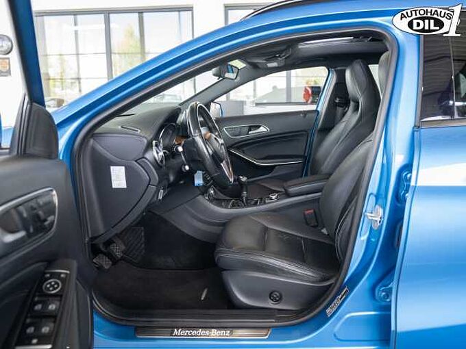Mercedes-Benz GLA 180 * RFK * Panorama-Schiebedach *