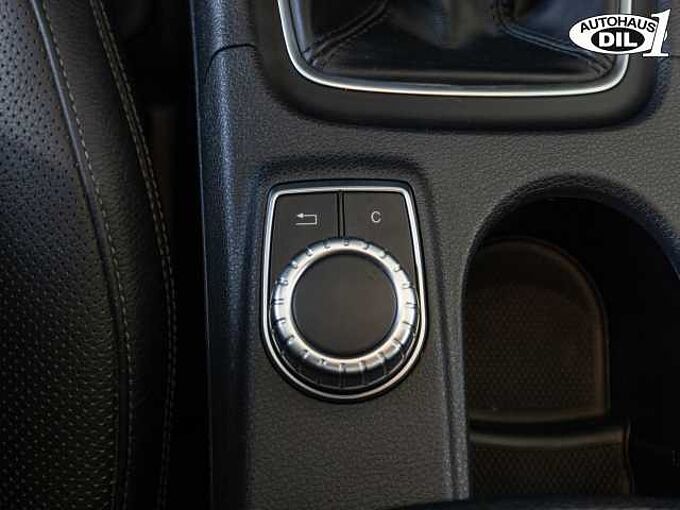 Mercedes-Benz GLA 180 * RFK * Panorama-Schiebedach *