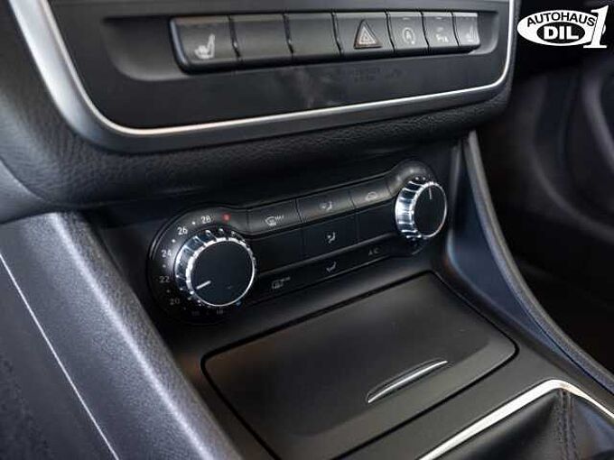 Mercedes-Benz GLA 180 * RFK * Panorama-Schiebedach *