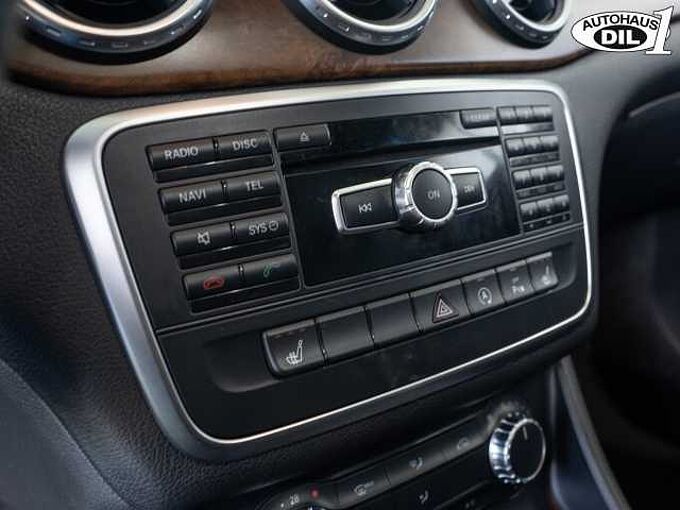 Mercedes-Benz GLA 180 * RFK * Panorama-Schiebedach *