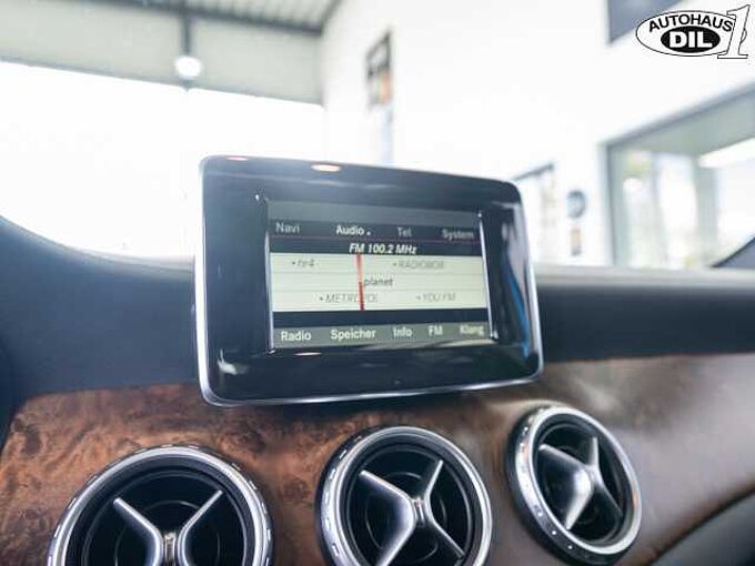 Mercedes-Benz GLA 180 * RFK * Panorama-Schiebedach *
