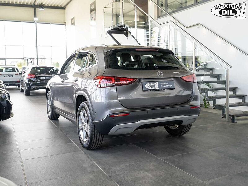 Mercedes-Benz GLA 200d 8G-DCT *RFK*Distr+*LED*1.HAND*