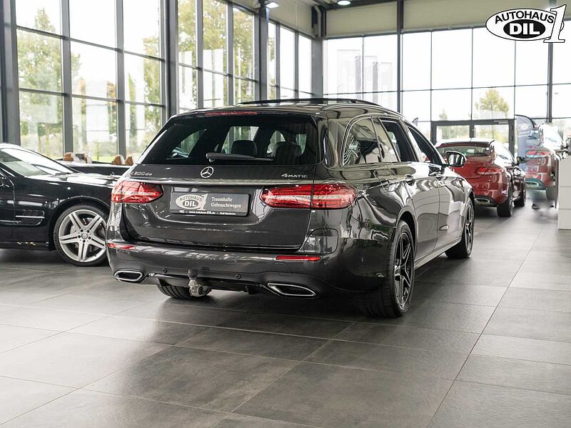 Mercedes-Benz E 300 de T 4Matic *AMG*PANO*AHK*DISTR. +*KEYLESS*