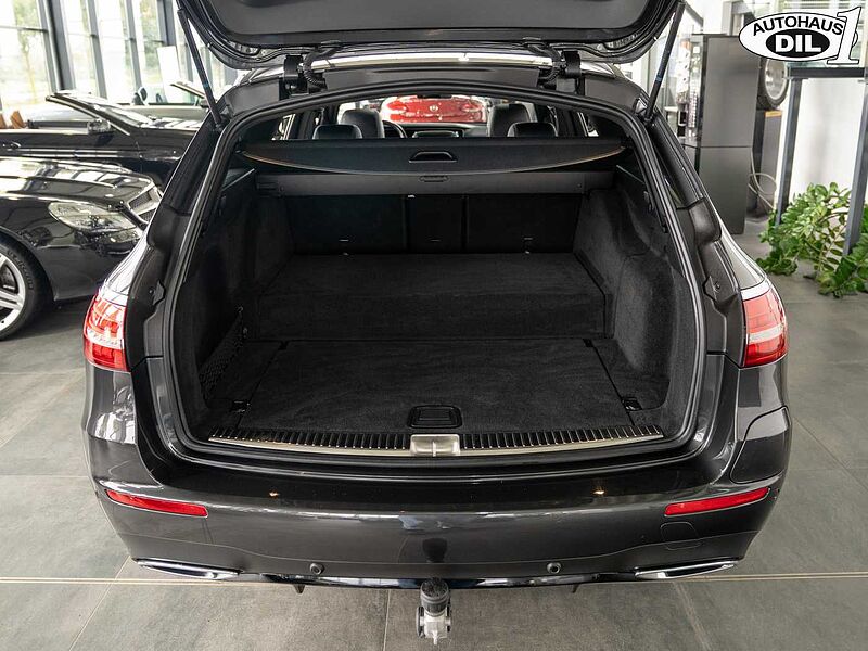 Mercedes-Benz E 300 de T 4Matic *AMG*PANO*AHK*DISTR. +*KEYLESS*