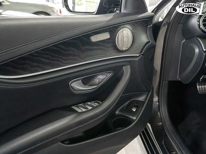 Mercedes-Benz E 300 de T 4Matic *AMG*PANO*AHK*DISTR. +*KEYLESS*