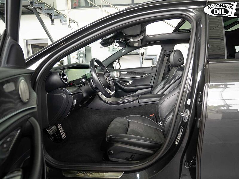 Mercedes-Benz E 300 de T 4Matic *AMG*PANO*AHK*DISTR. +*KEYLESS*