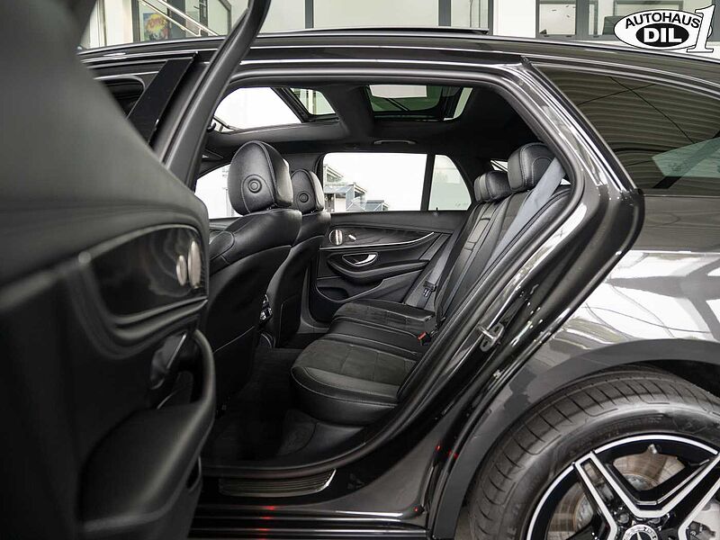 Mercedes-Benz E 300 de T 4Matic *AMG*PANO*AHK*DISTR. +*KEYLESS*