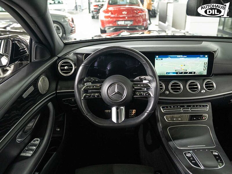 Mercedes-Benz E 300 de T 4Matic *AMG*PANO*AHK*DISTR. +*KEYLESS*