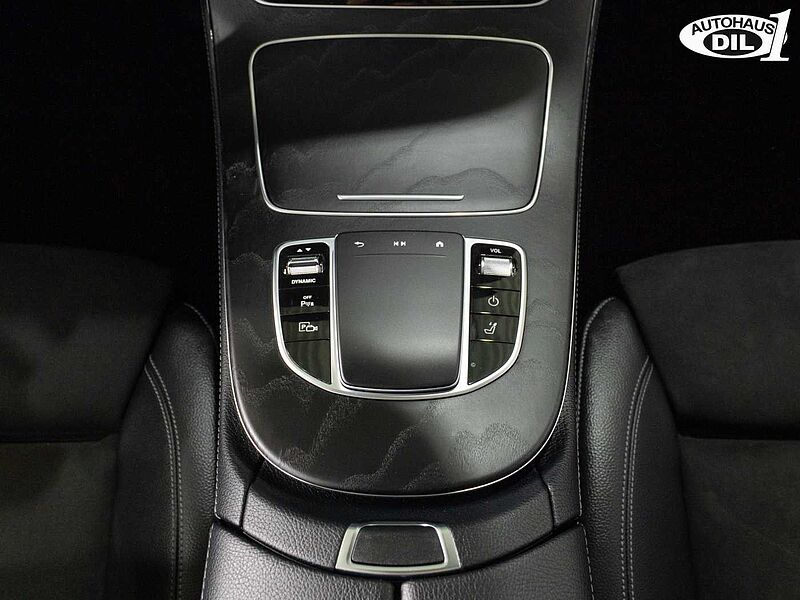 Mercedes-Benz E 300 de T 4Matic *AMG*PANO*AHK*DISTR. +*KEYLESS*