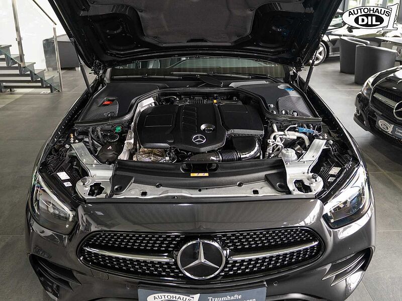 Mercedes-Benz E 300 de T 4Matic *AMG*PANO*AHK*DISTR. +*KEYLESS*