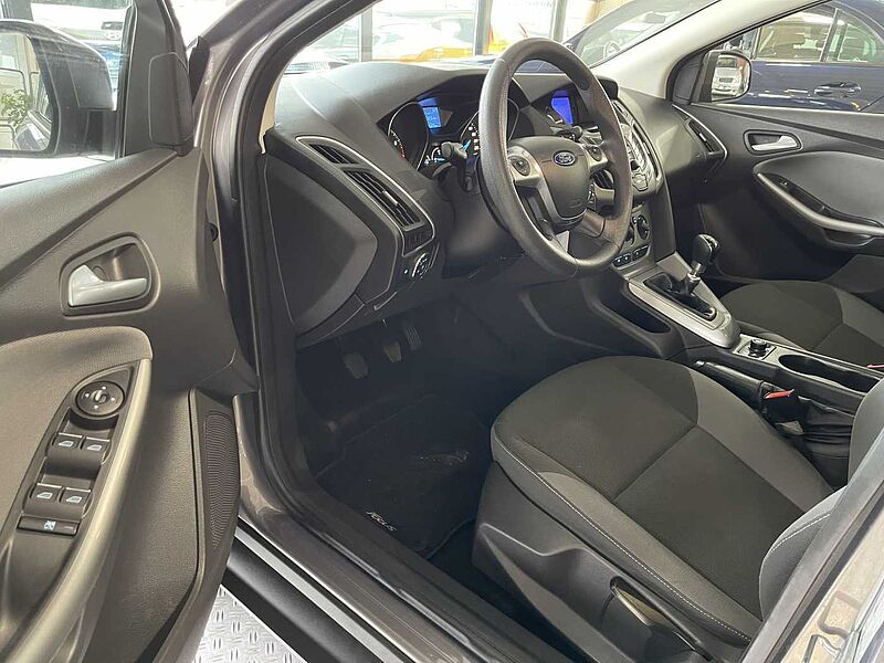 Ford Focus Turnier 1.6 *Motor Schaden* *Scheckheft*