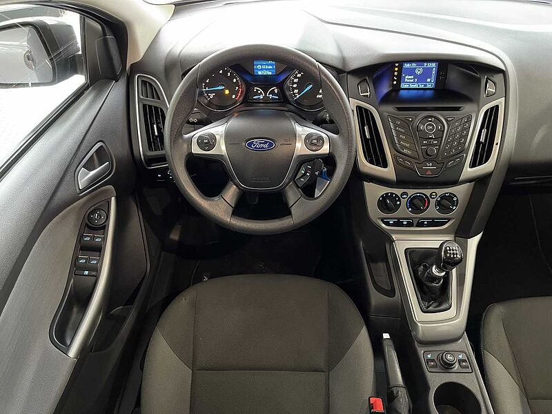 Ford Focus Turnier 1.6 *Motor Schaden* *Scheckheft*