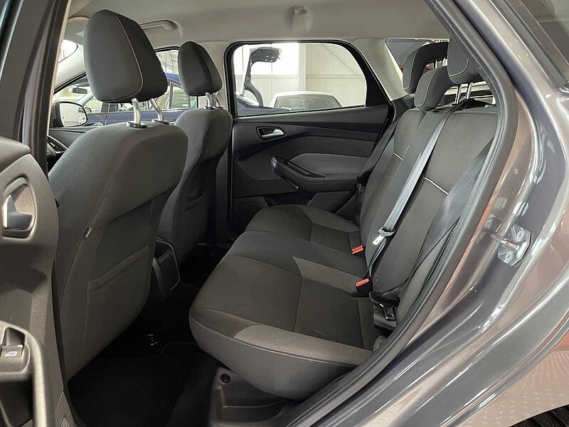Ford Focus Turnier 1.6 *Motor Schaden* *Scheckheft*